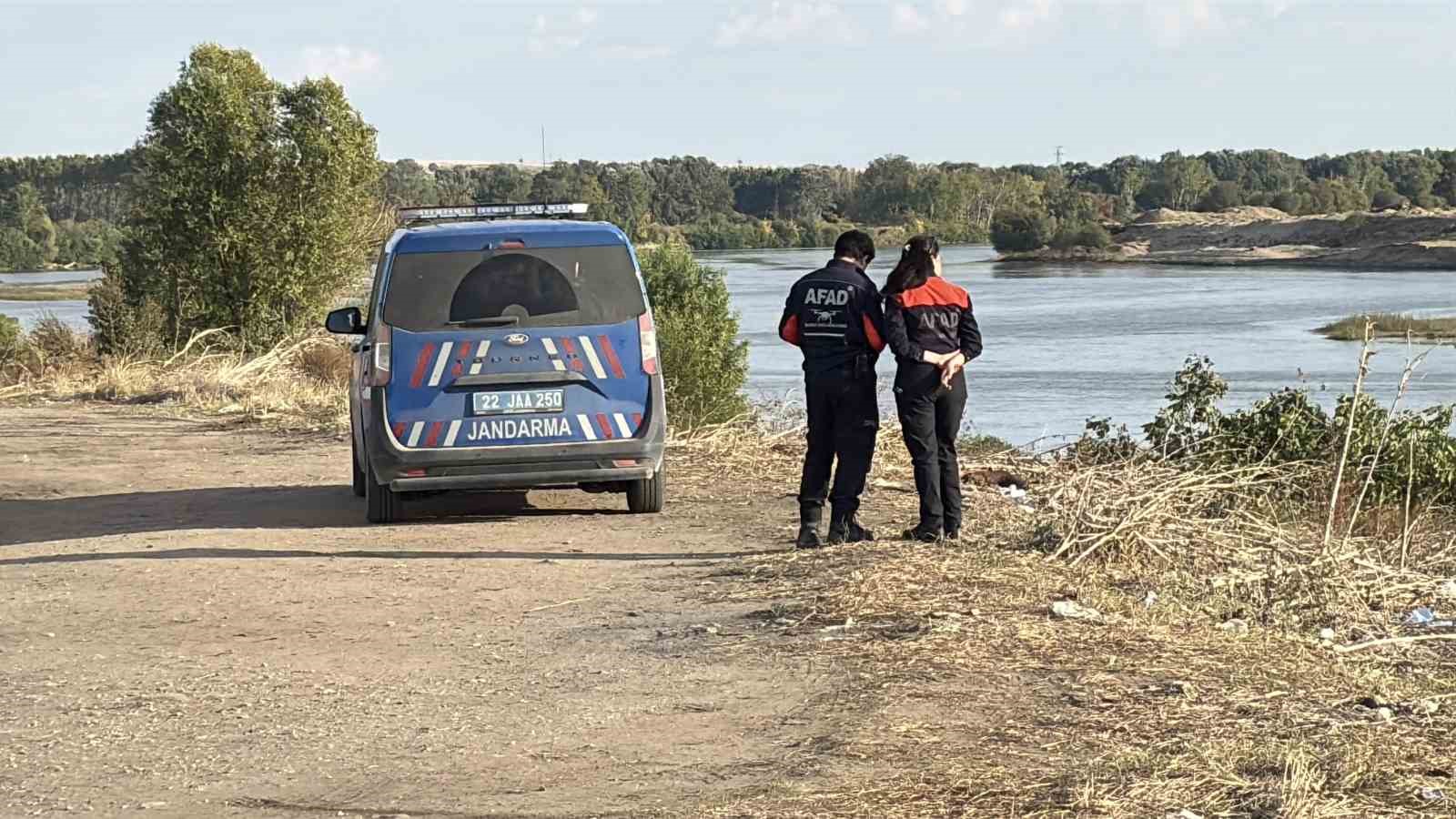 Meriç Nehri’nde botu alabora olan Iraklı ailenin kayıp son çocuğu için arama çalışmaları sürüyor