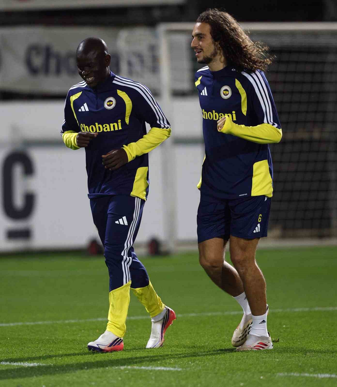 Fenerbahçe, Slavia Prag maçı hazırlıklarını tamamladı