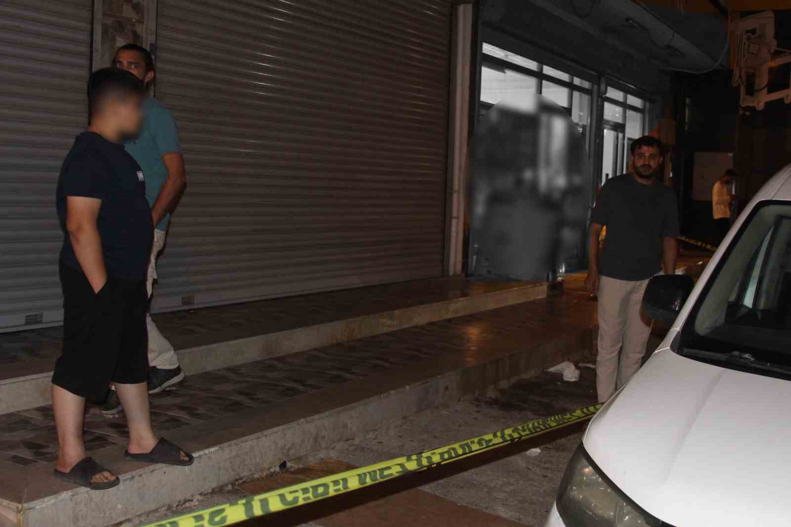 Adana’da 16 yaşındaki çocuk iş yerinde başından vuruldu