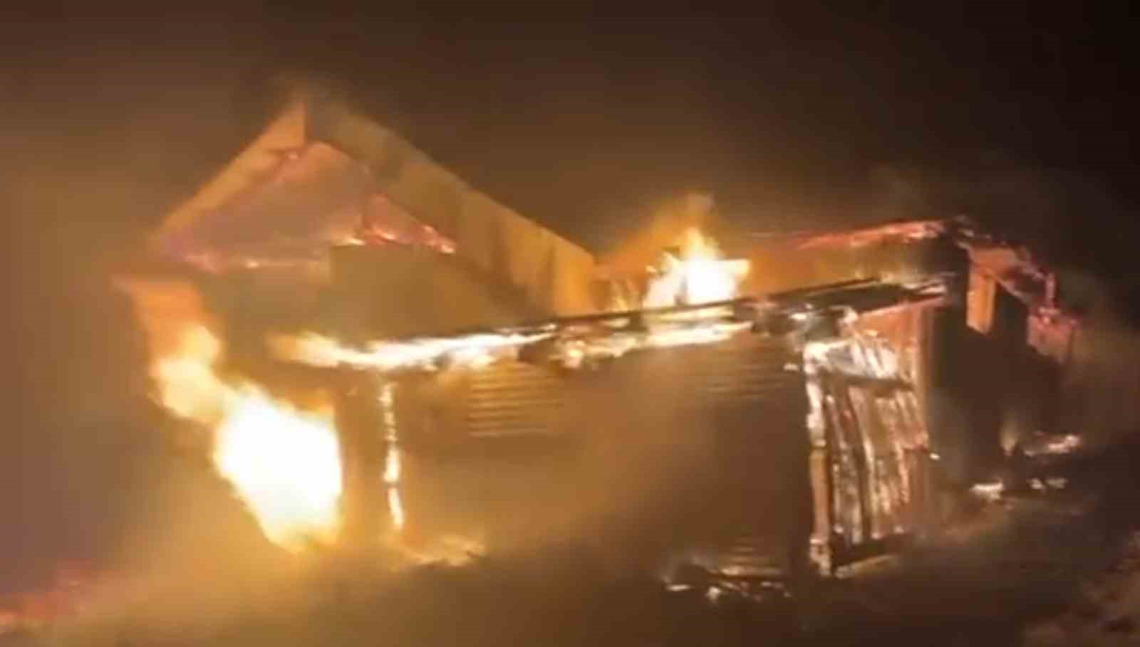 Bolu’da yangında yayla evi, ahır, odunluk ve garaj küle döndü
