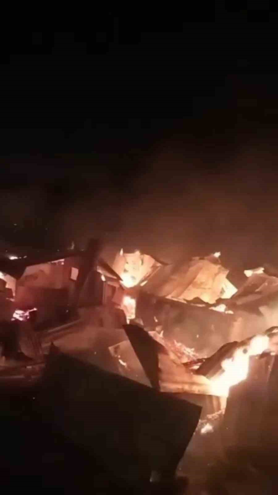 Bolu’da yangında yayla evi, ahır, odunluk ve garaj küle döndü