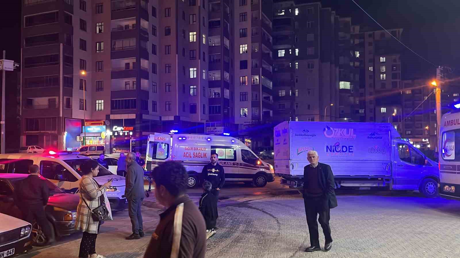 Niğde’de 9. katta yangın paniği: 5 kişi dumandan etkilendi