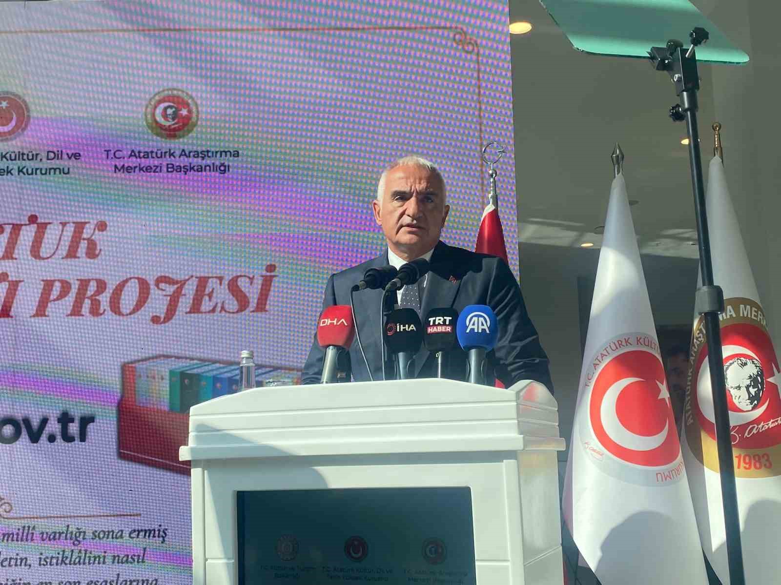 Bakan Ersoy: "(Nutuk Külliyatı Projesi) Türkçenin yanı sıra İngilizce, Almanca, Fransızca, Kazakça, Rusça, Urduca, Farsça ve Türkmence olmak üzere 8 dilde hazırlandı"