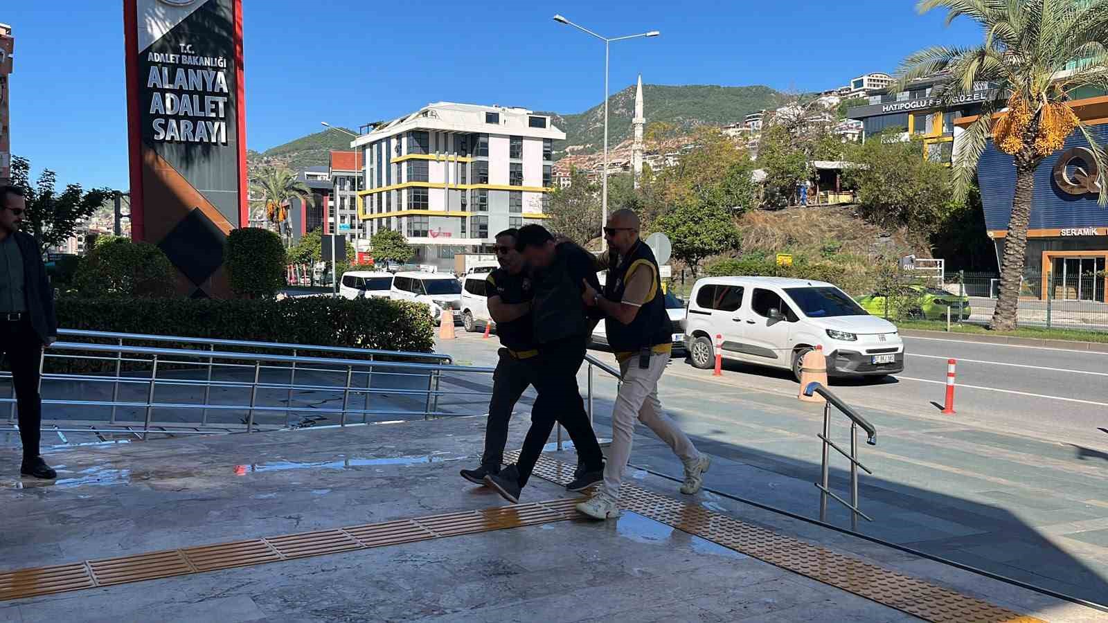 Antalya’da tefecilik ve şantaj operasyonunda 6 tutuklama