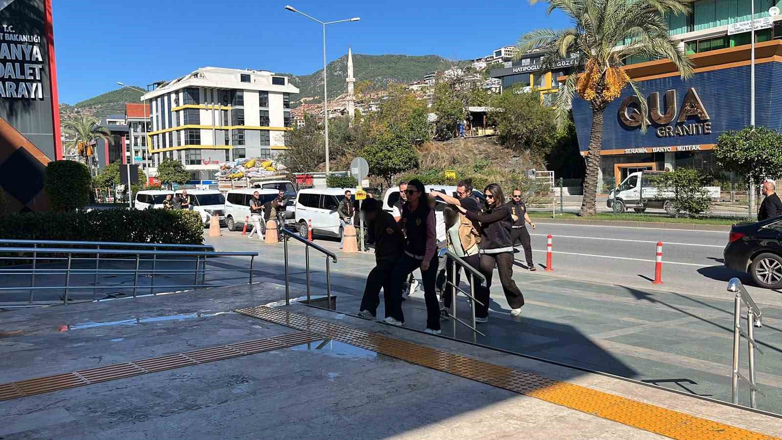 Antalya’da tefecilik ve şantaj operasyonunda 6 tutuklama