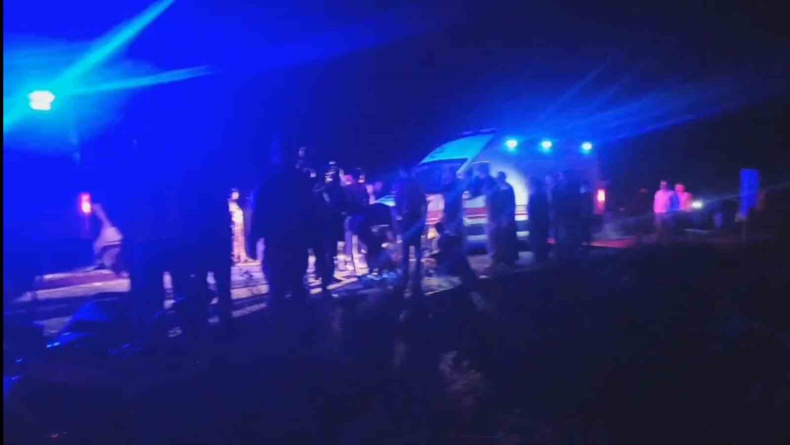 Şanlıurfa’da otomobil tahliye kanalına devrildi: 3 yaralı