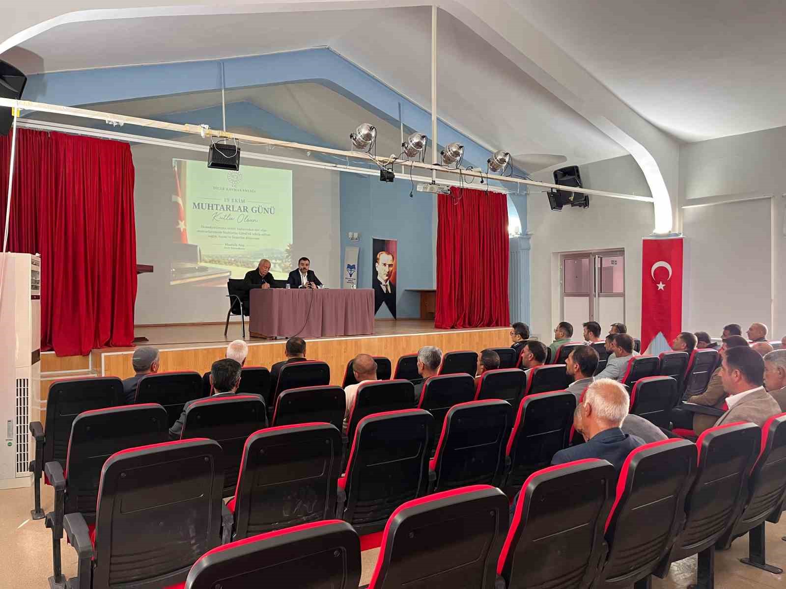 Dicle Kaymakamı Atış, muhtarlarla bir araya geldi