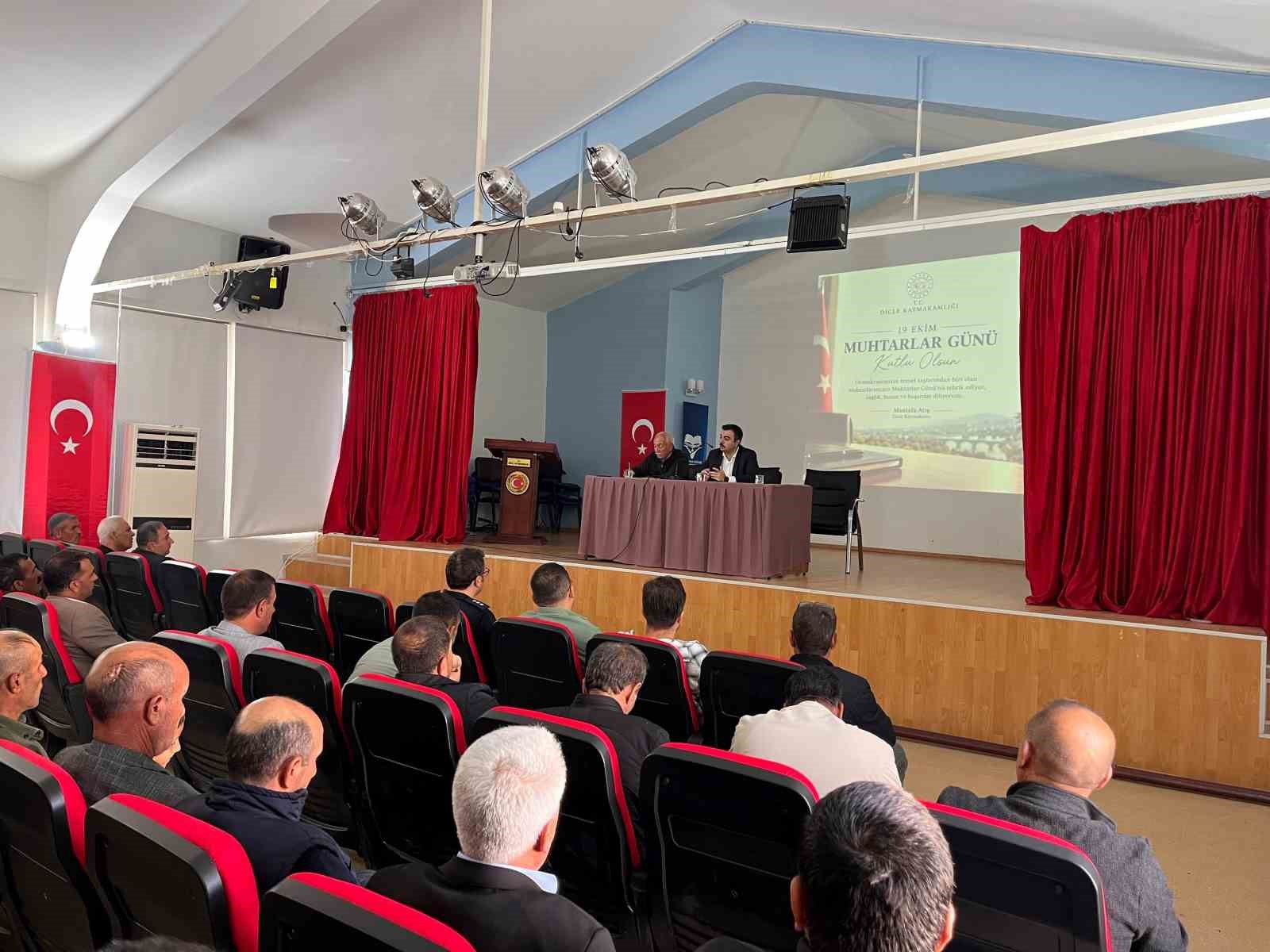 Dicle Kaymakamı Atış, muhtarlarla bir araya geldi