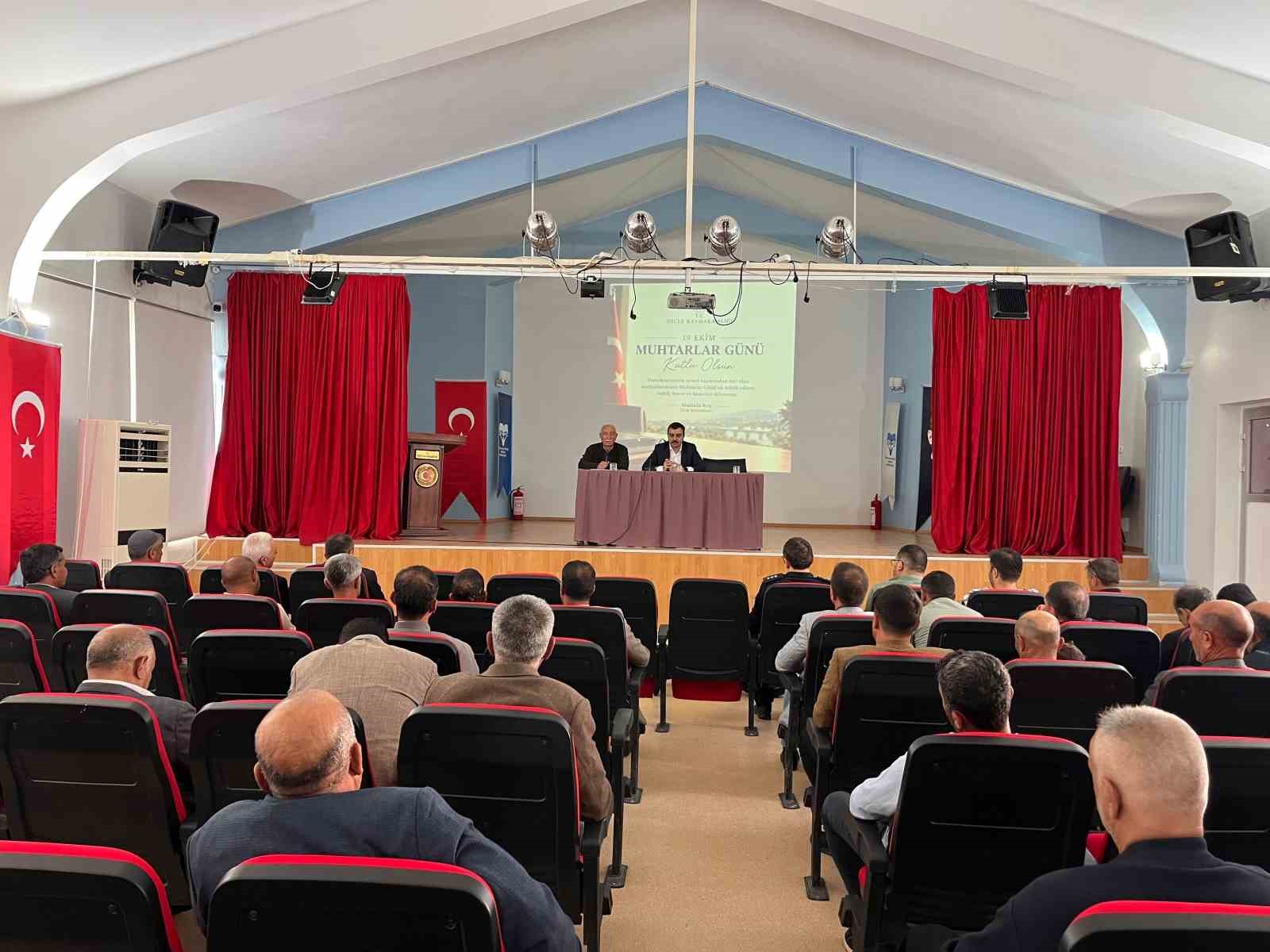 Dicle Kaymakamı Atış, muhtarlarla bir araya geldi