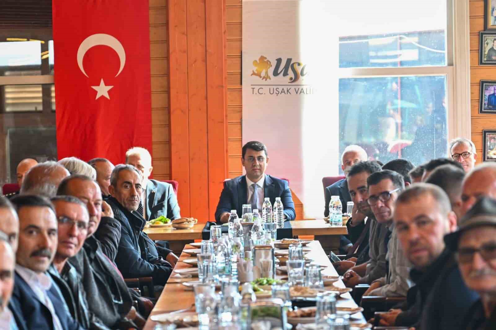 Vali Kartal, muhtarlarla bir araya geldi