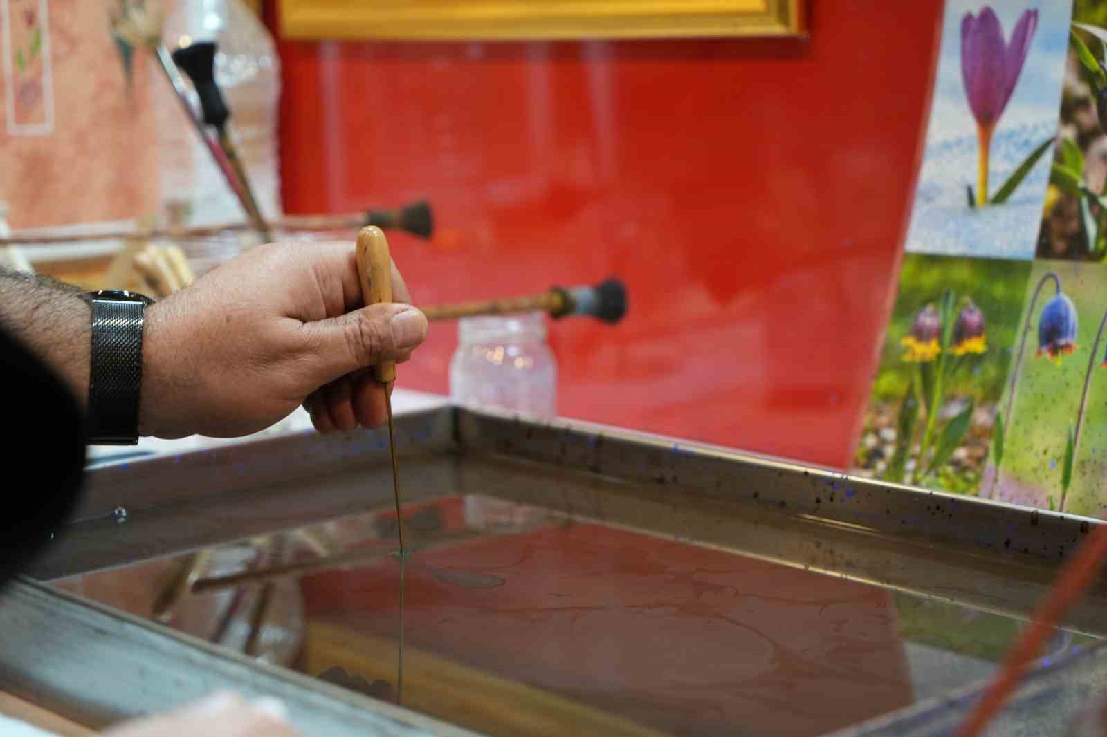 Erzurum’un Oltu taşı ve Karayazı kalesi ebruda buluştu