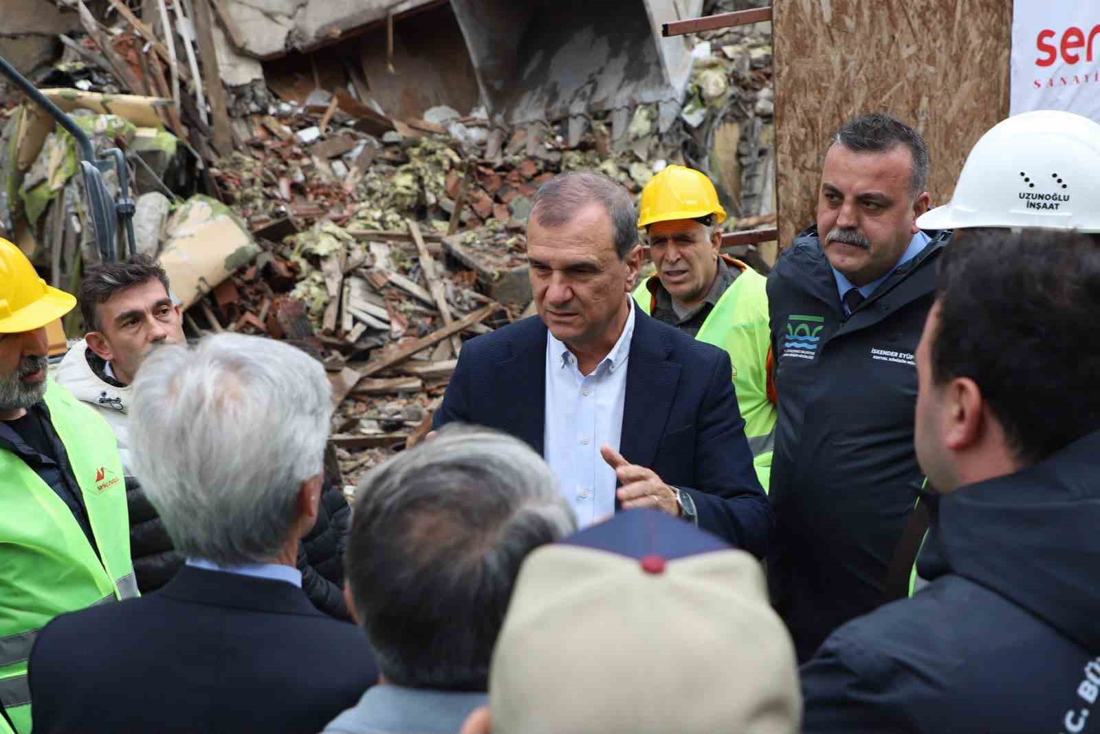 Büyükçekmece’de güvenli yarınlar için riskli yapılar yıkıldı
