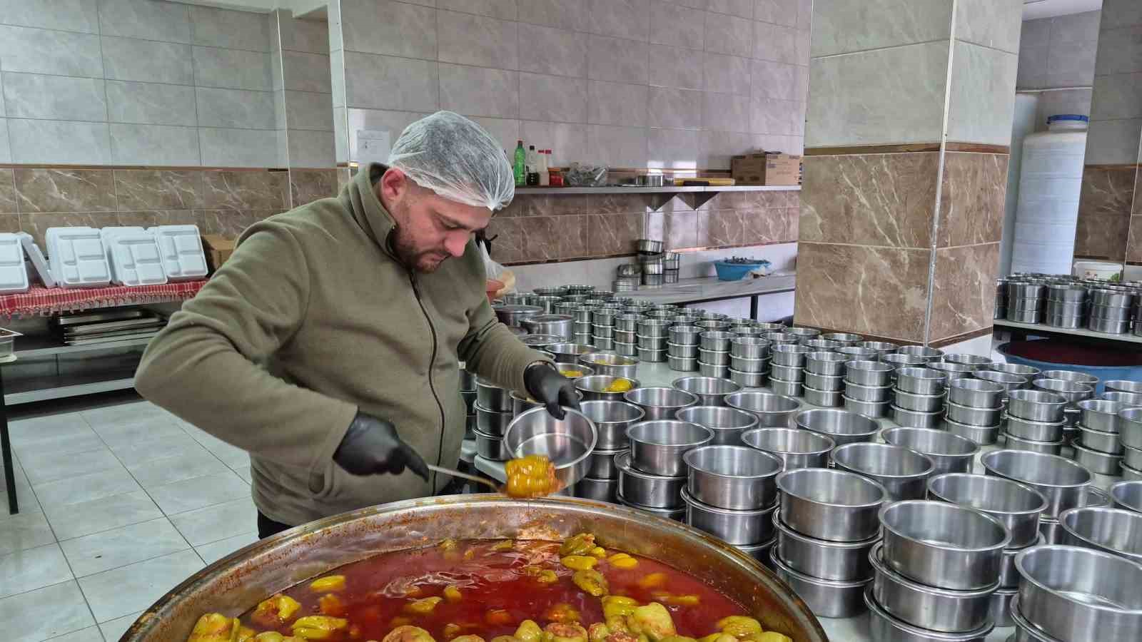 Sorgun’da aşevi hizmeti hem yaşlıların hem öğrencilerin yüzünü güldürüyor