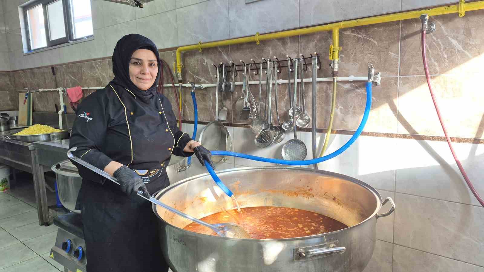 Sorgun’da aşevi hizmeti hem yaşlıların hem öğrencilerin yüzünü güldürüyor