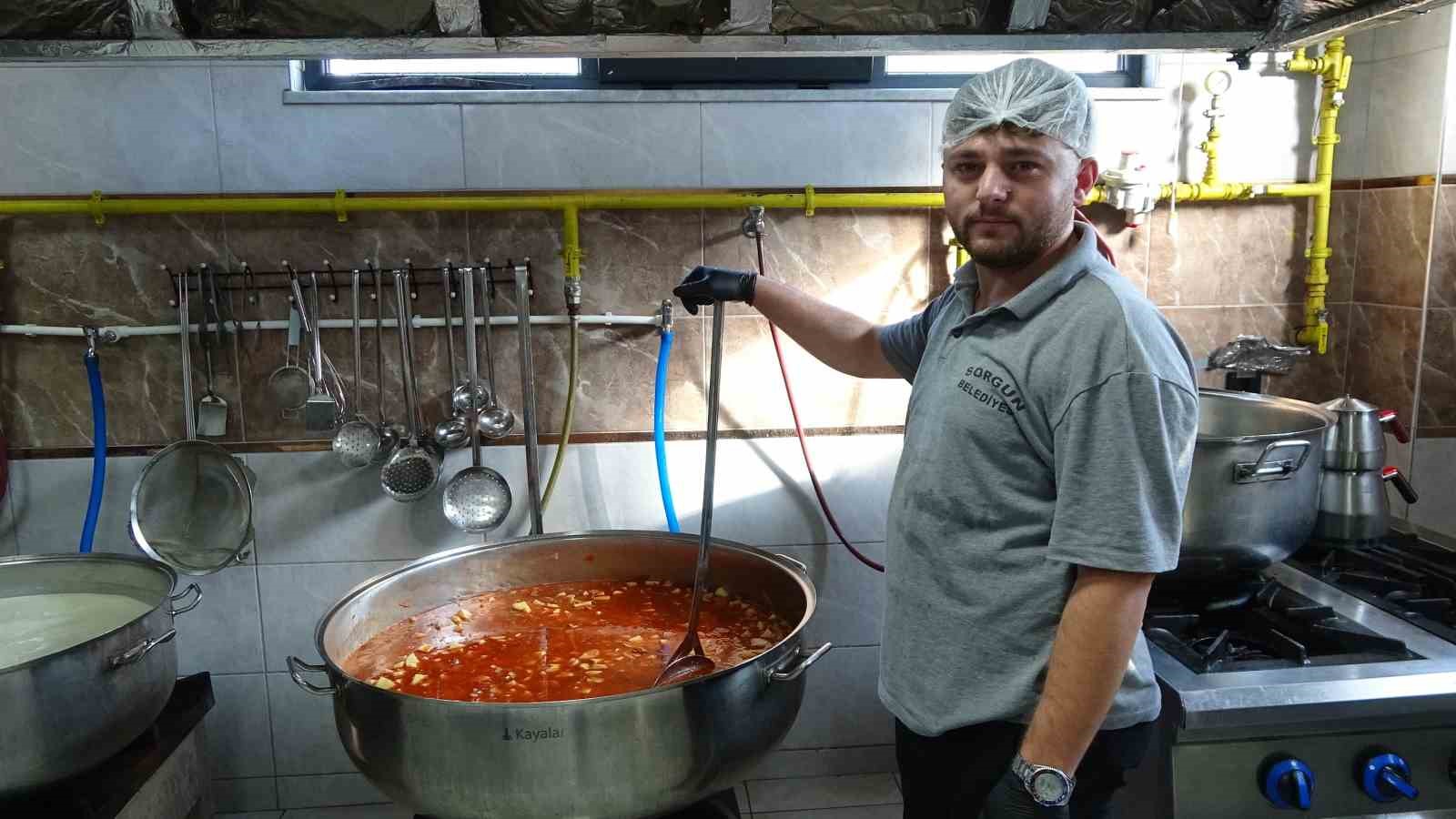 Sorgun’da aşevi hizmeti hem yaşlıların hem öğrencilerin yüzünü güldürüyor