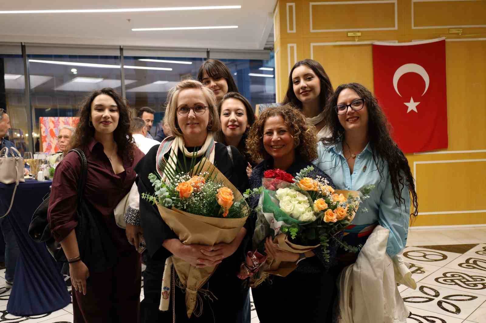 İzmir’de Türk-İrlanda kültürünü buluşturan sergi
