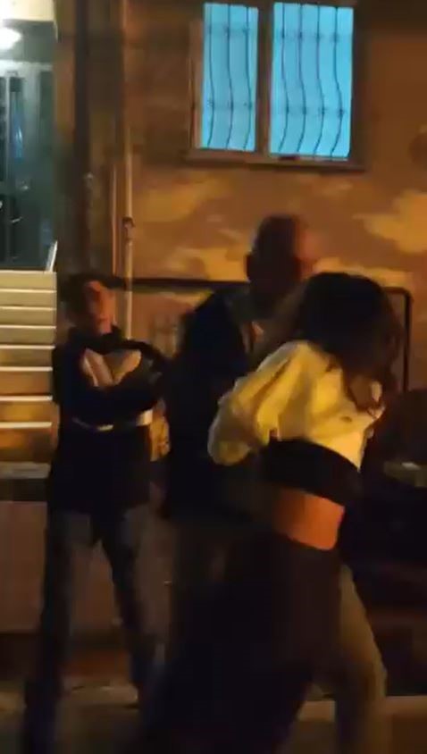 Gürültü nedeniyle tartışma çıktı: Eşine küfür edilmesi üzerine bıçakla sokağa indi
