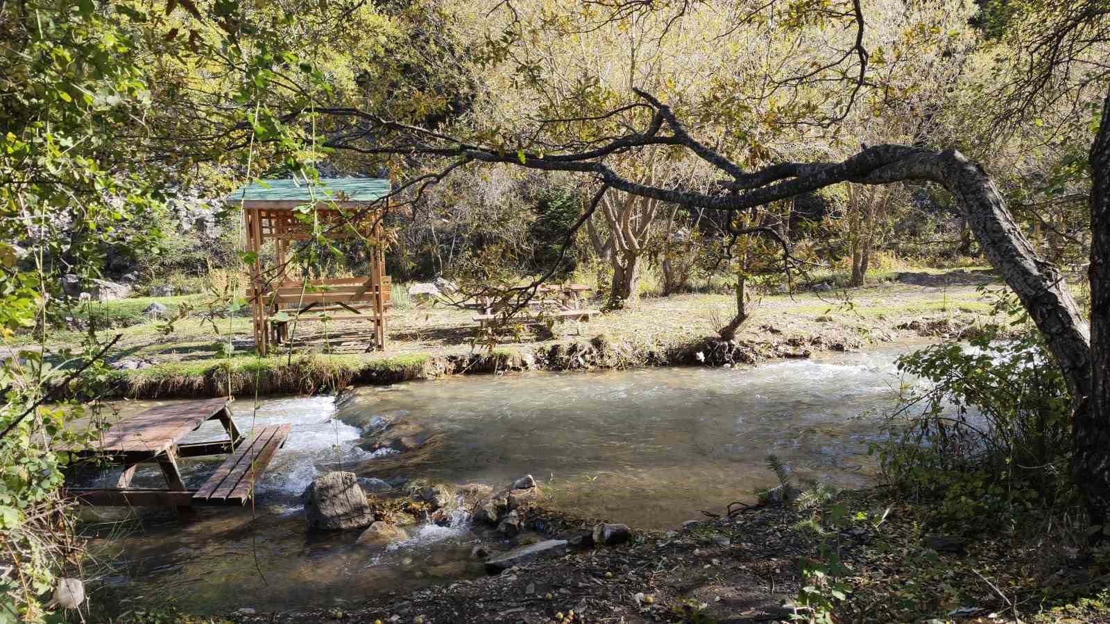 Aygırdibi Şelalesi yaz kalabalığının ardından yöre halkını ağırlıyor