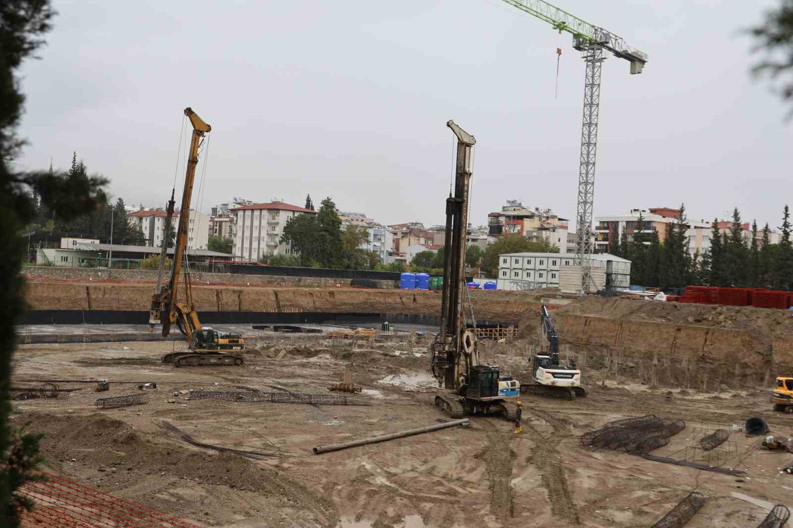 Aydın’da yeni adalet sarayı inşaatında kazıklar çakıldı