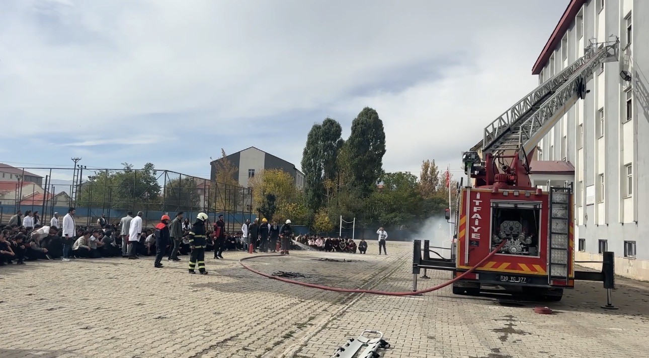 Yüksekova’da nefes kesen yangın tatbikatı