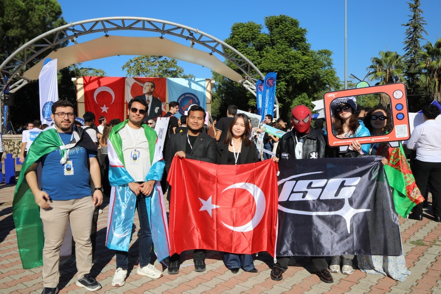 Akdeniz Üniveristesi’nde Öğrenci Toplulukları Tanıtım Günleri başladı