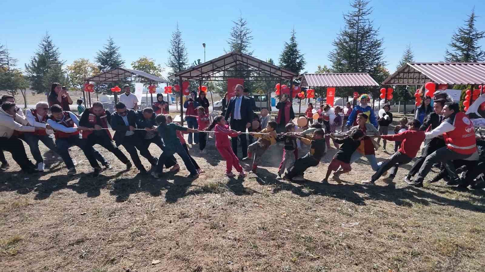 Niğde’de mevsimlik tarım işçilerinin çocukları gönüllerince eğlendi