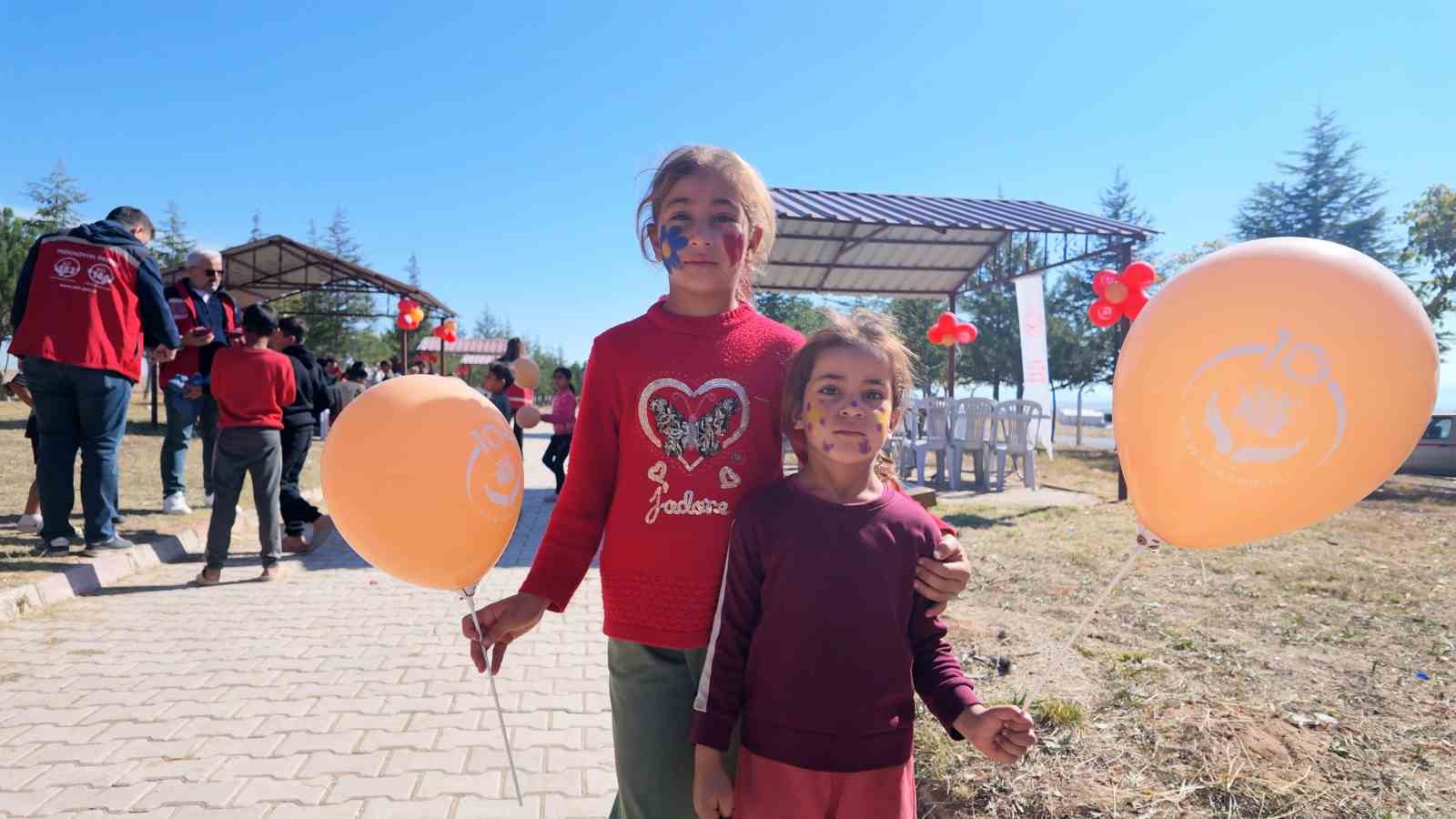 Niğde’de mevsimlik tarım işçilerinin çocukları gönüllerince eğlendi