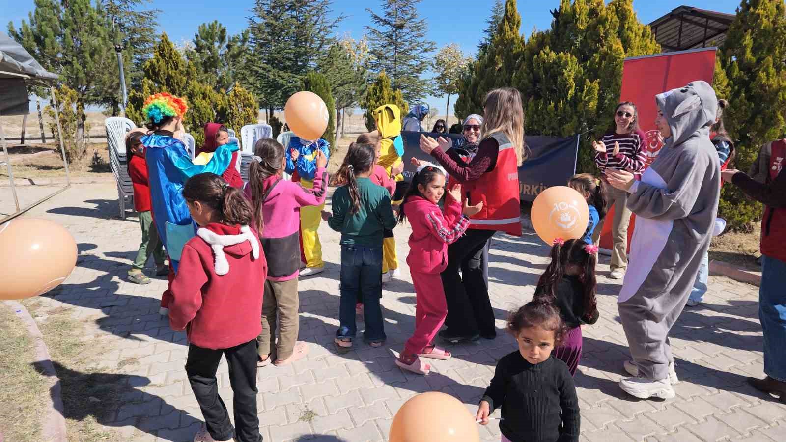 Niğde’de mevsimlik tarım işçilerinin çocukları gönüllerince eğlendi