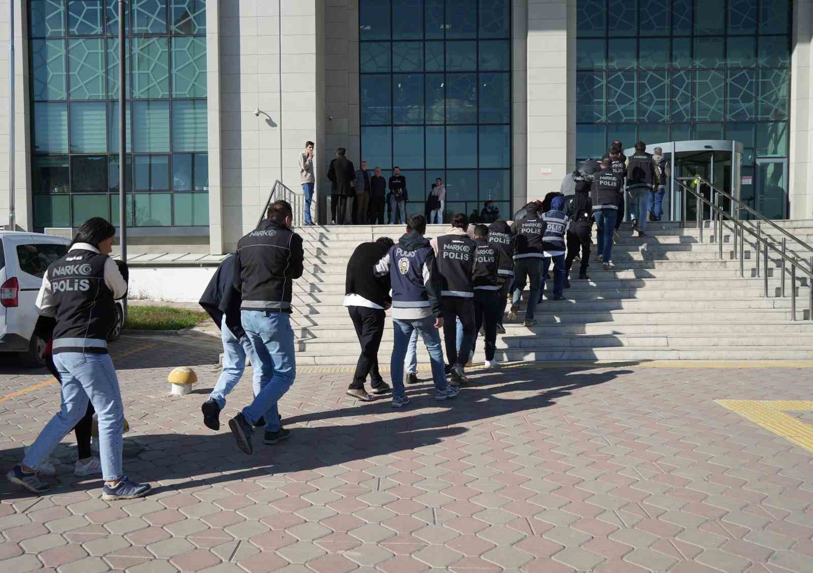 Kırıkkale’de fuhuş ve uyuşturucu operasyonu: 35 gözaltı