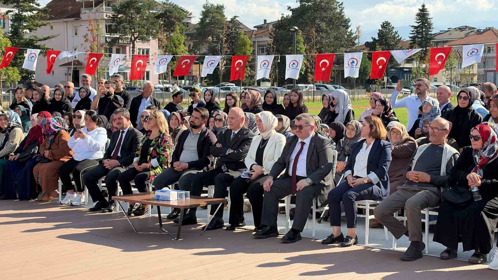 Düzce’de vatandaşlara 16 bin paket ata tohumu dağıtıldı