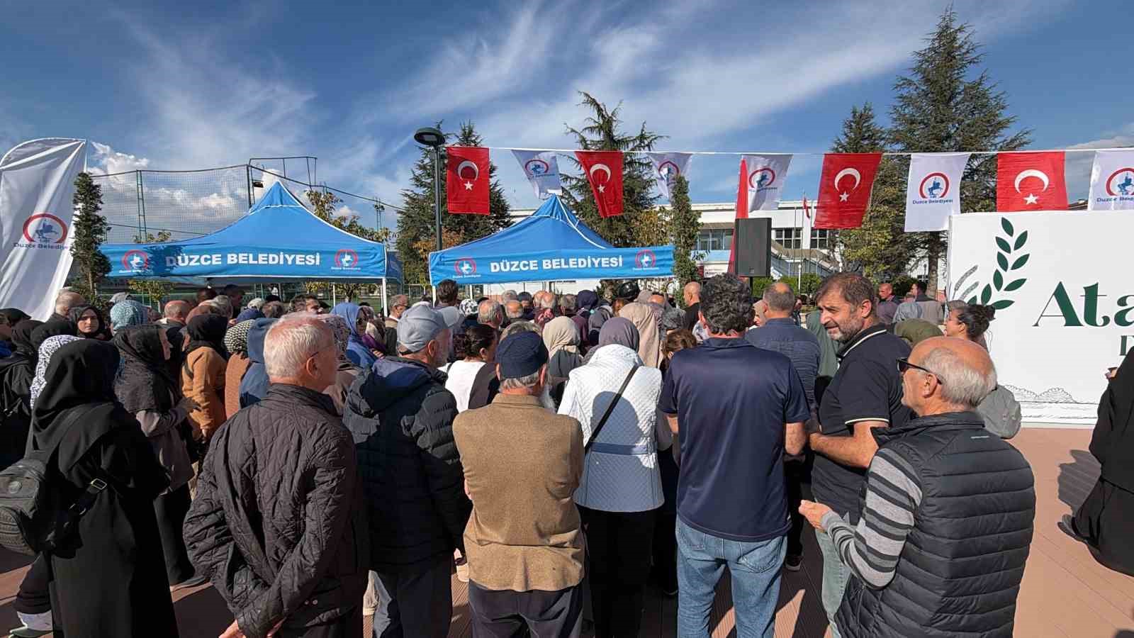 Düzce’de vatandaşlara 16 bin paket ata tohumu dağıtıldı