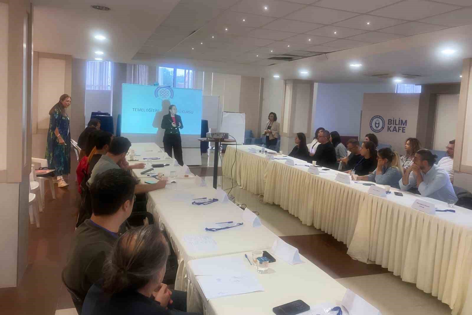 ADÜ Tıp Fakültesi’nde Eğitici Gelişimine Yönelik Temel Eğitim Becerileri Kursu düzenlendi