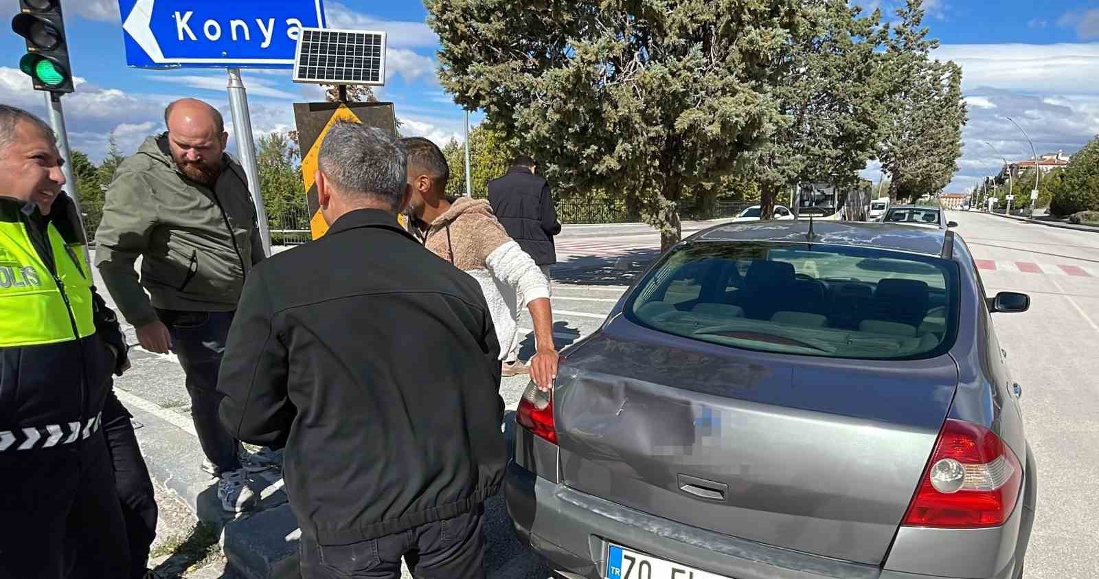 Karaman’da firari atın otomobile çarptığı anlar kameraya yansıdı