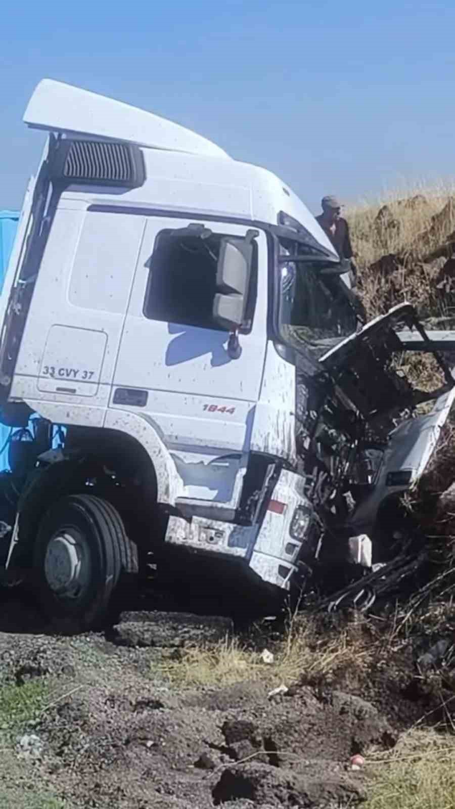 Siverek’te kontrolden çıkan tırın sürücüsü yaralandı
