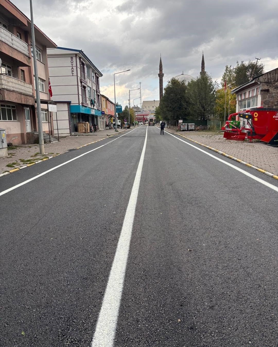 Arpaçay’da vatandaşlar sıcak asfalta kavuştu