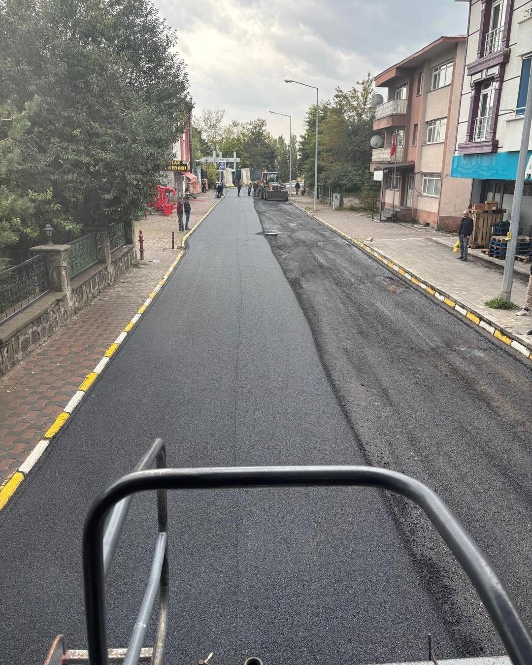 Arpaçay’da vatandaşlar sıcak asfalta kavuştu