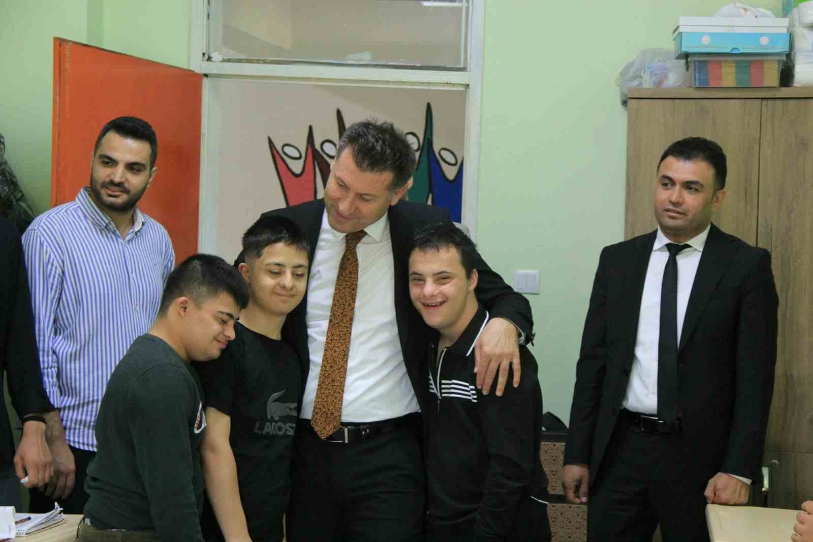 Cizre İlçe Millî Eğitim Müdürü İke: "Sabrınız, şefkatiniz ve sınıftaki kutsal emeğiniz hiçbir ölçüyle ölçülemez"