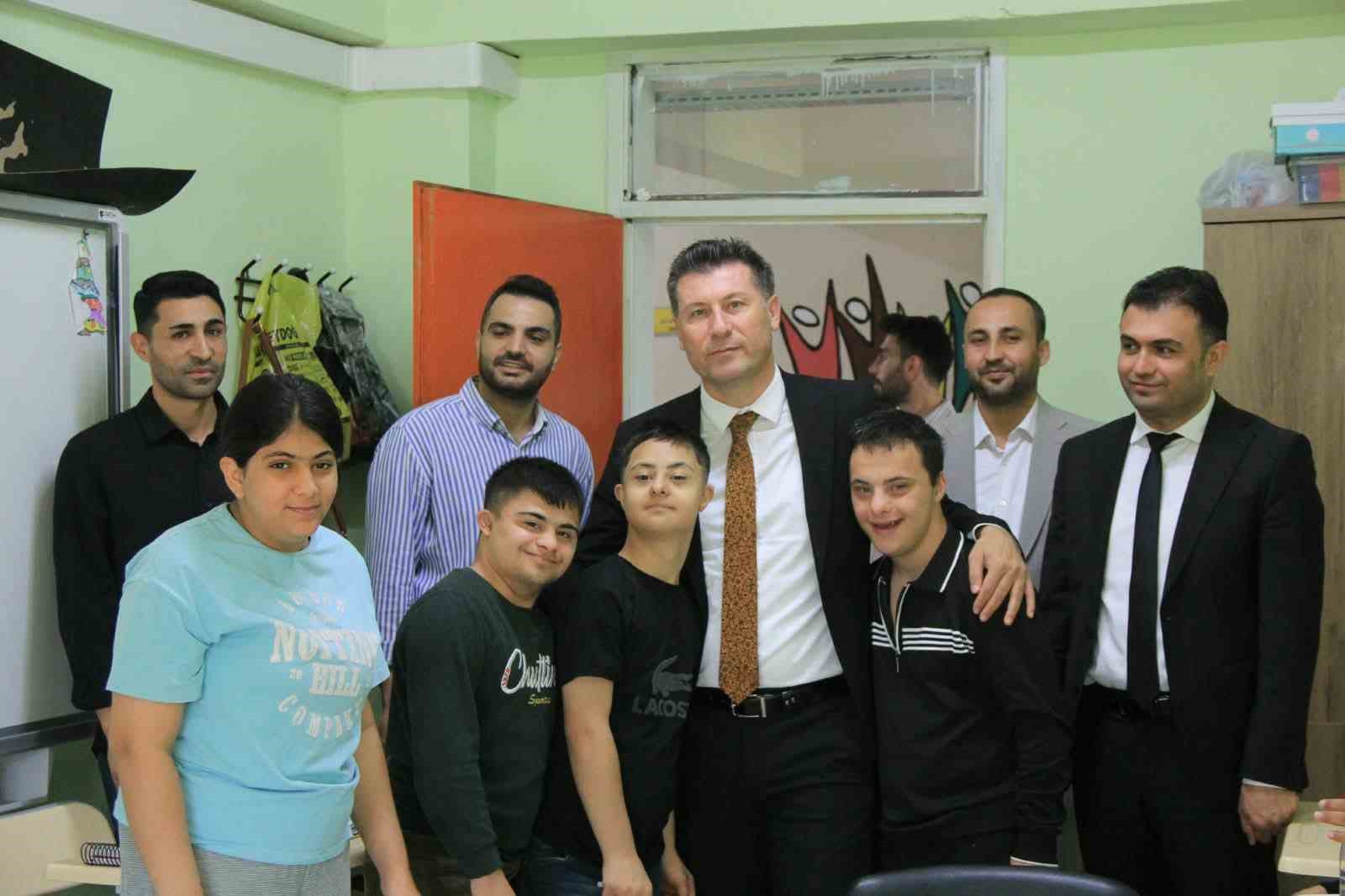 Cizre İlçe Millî Eğitim Müdürü İke: "Sabrınız, şefkatiniz ve sınıftaki kutsal emeğiniz hiçbir ölçüyle ölçülemez"
