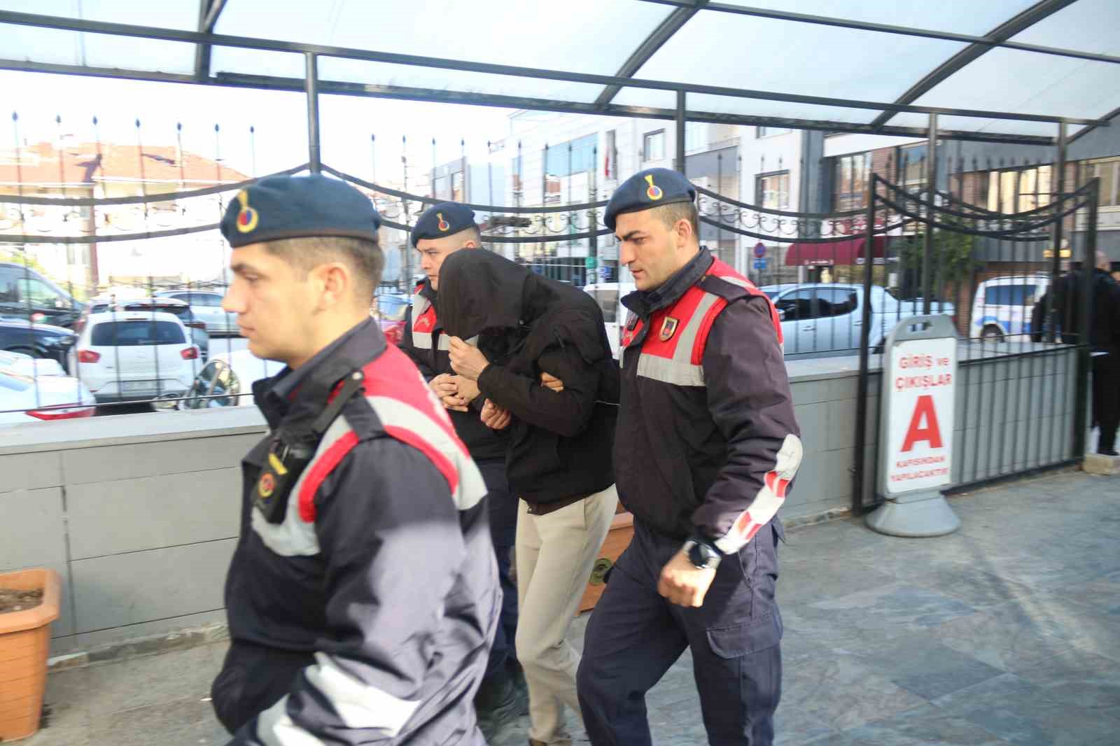 Eskişehir’de 21 poşet kenevir ve çok sayıda uyuşturucu madde jandarma tarafından ele geçirildi