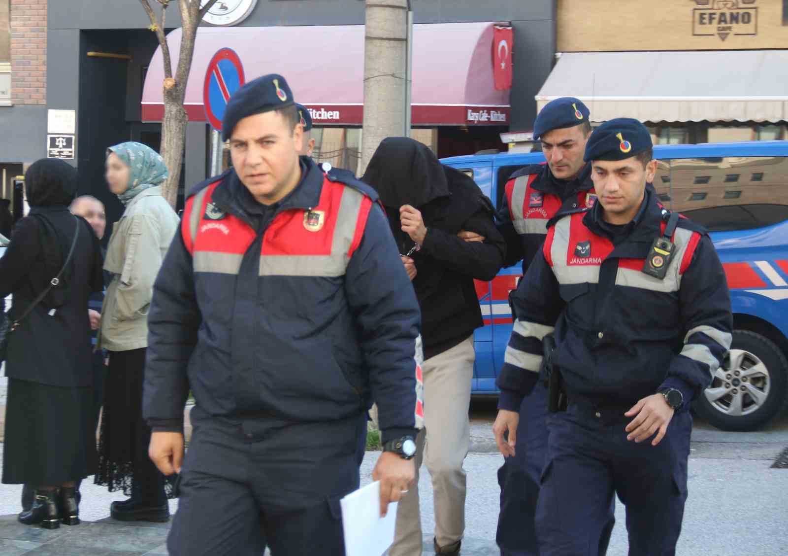 Eskişehir’de 21 poşet kenevir ve çok sayıda uyuşturucu madde jandarma tarafından ele geçirildi