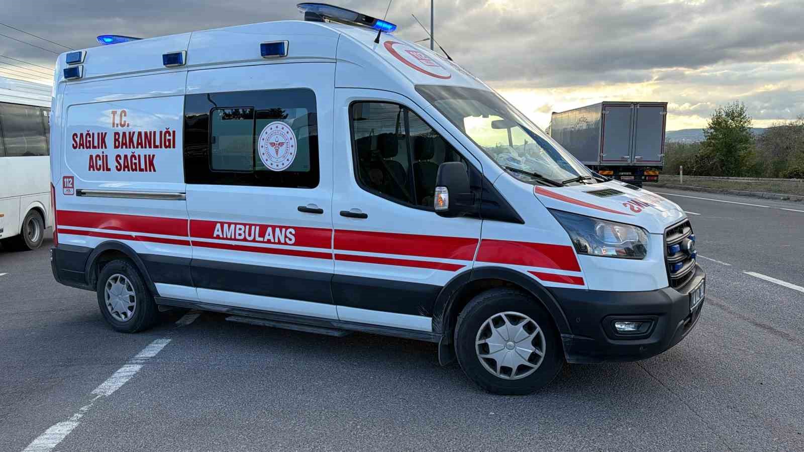 Bolu’da motosiklet ile hafif ticari araç çarpıştı: 2 yaralı