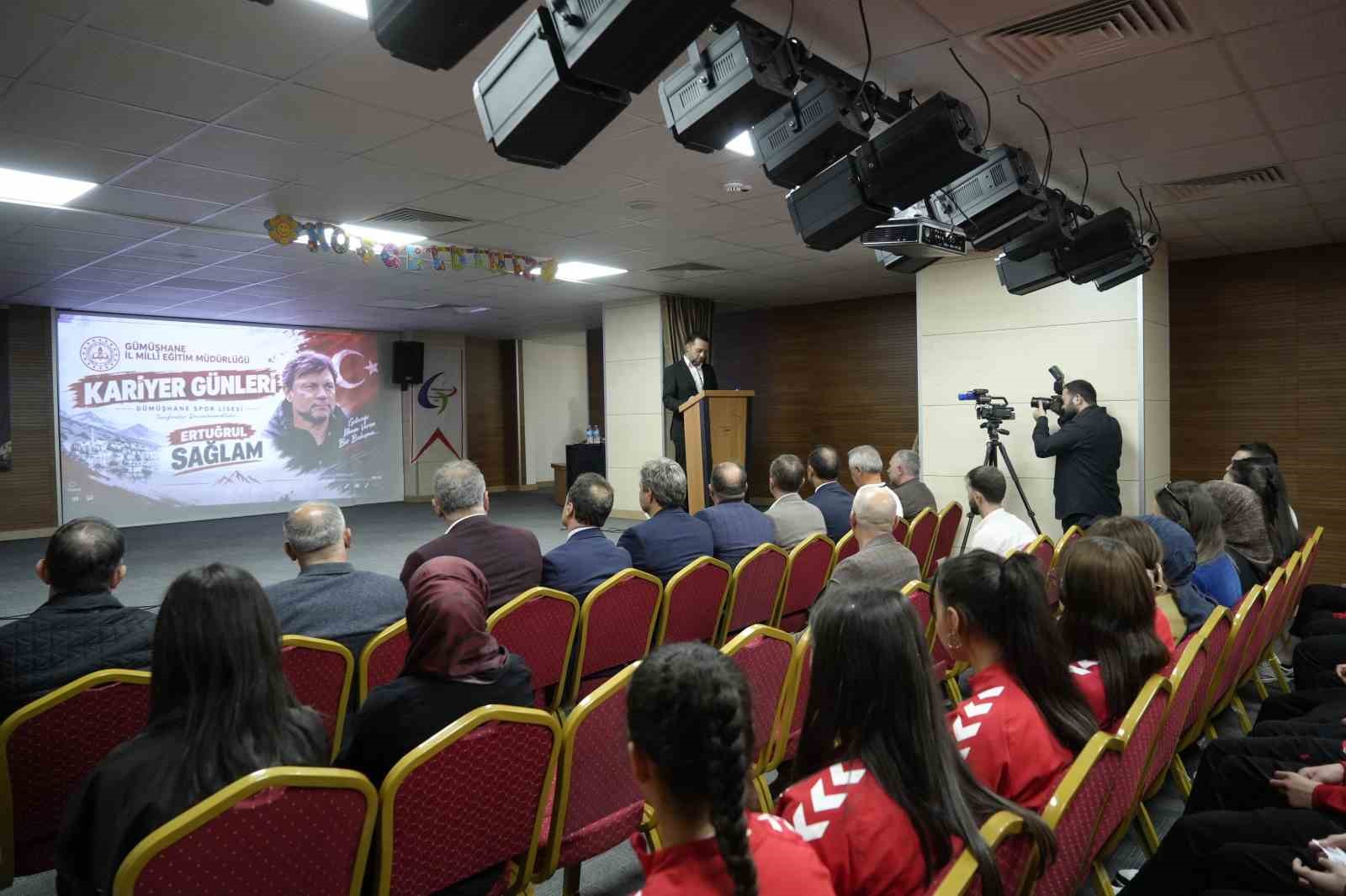 Ertuğrul Sağlam’dan gençlere ahlak ve başarı tavsiyesi