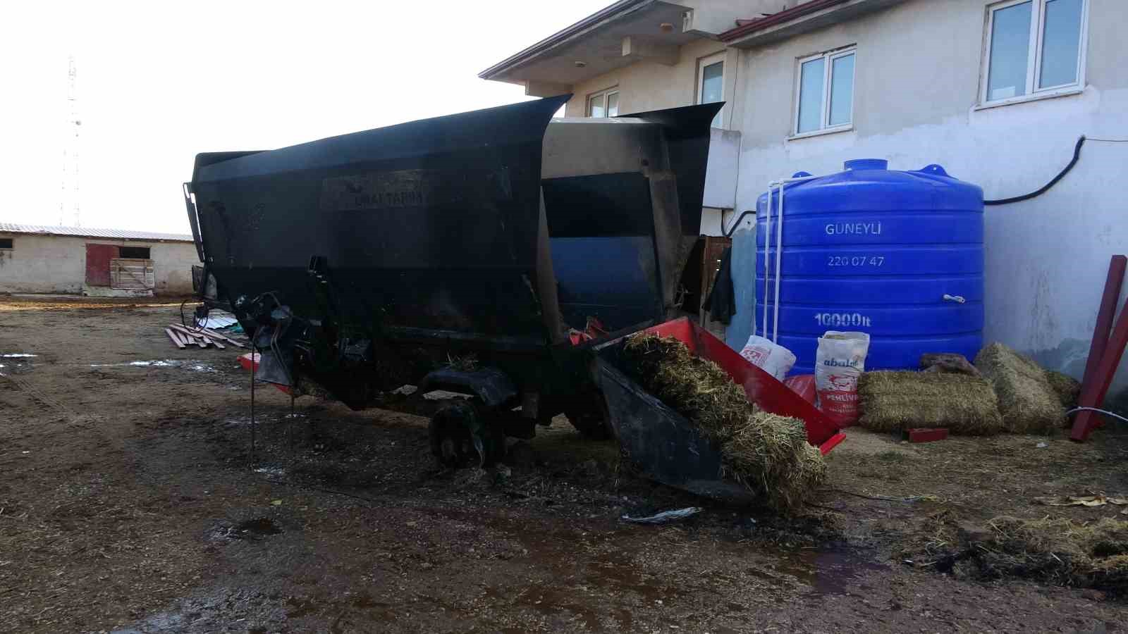 Kastamonu’da çıkan yangında 8 bin balya samanı küle döndü