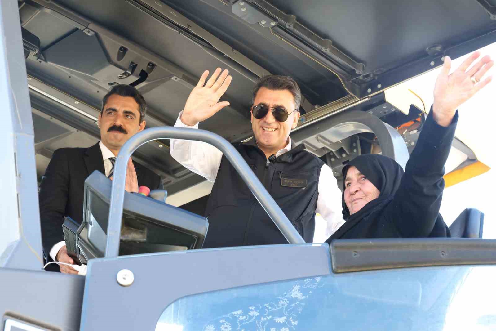 Tunceli’de huzurun yolu sıcak asfaltla döşeniyor