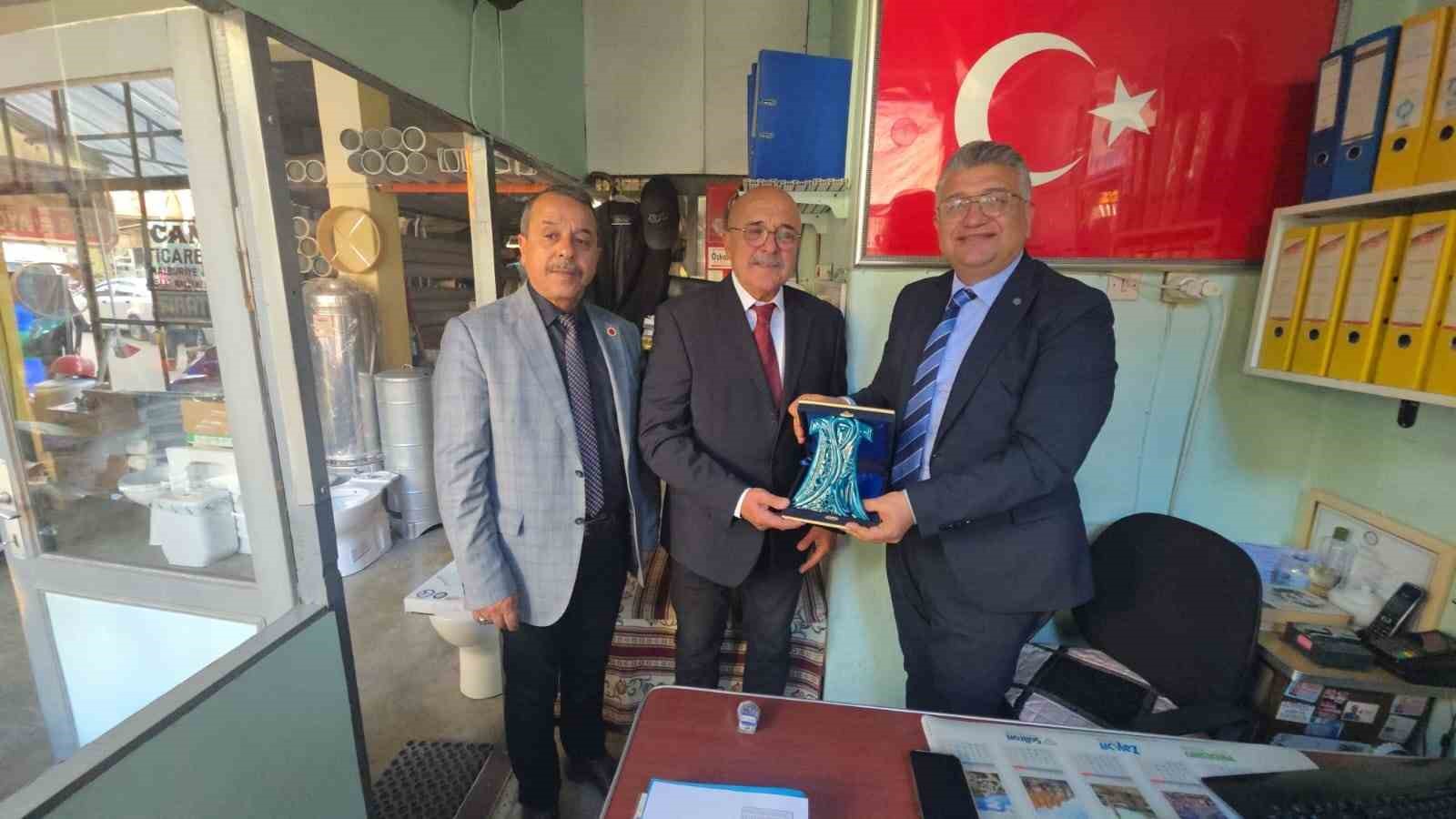 Kütahya’nın 43 yıllık muhtarına anlamlı ziyaret