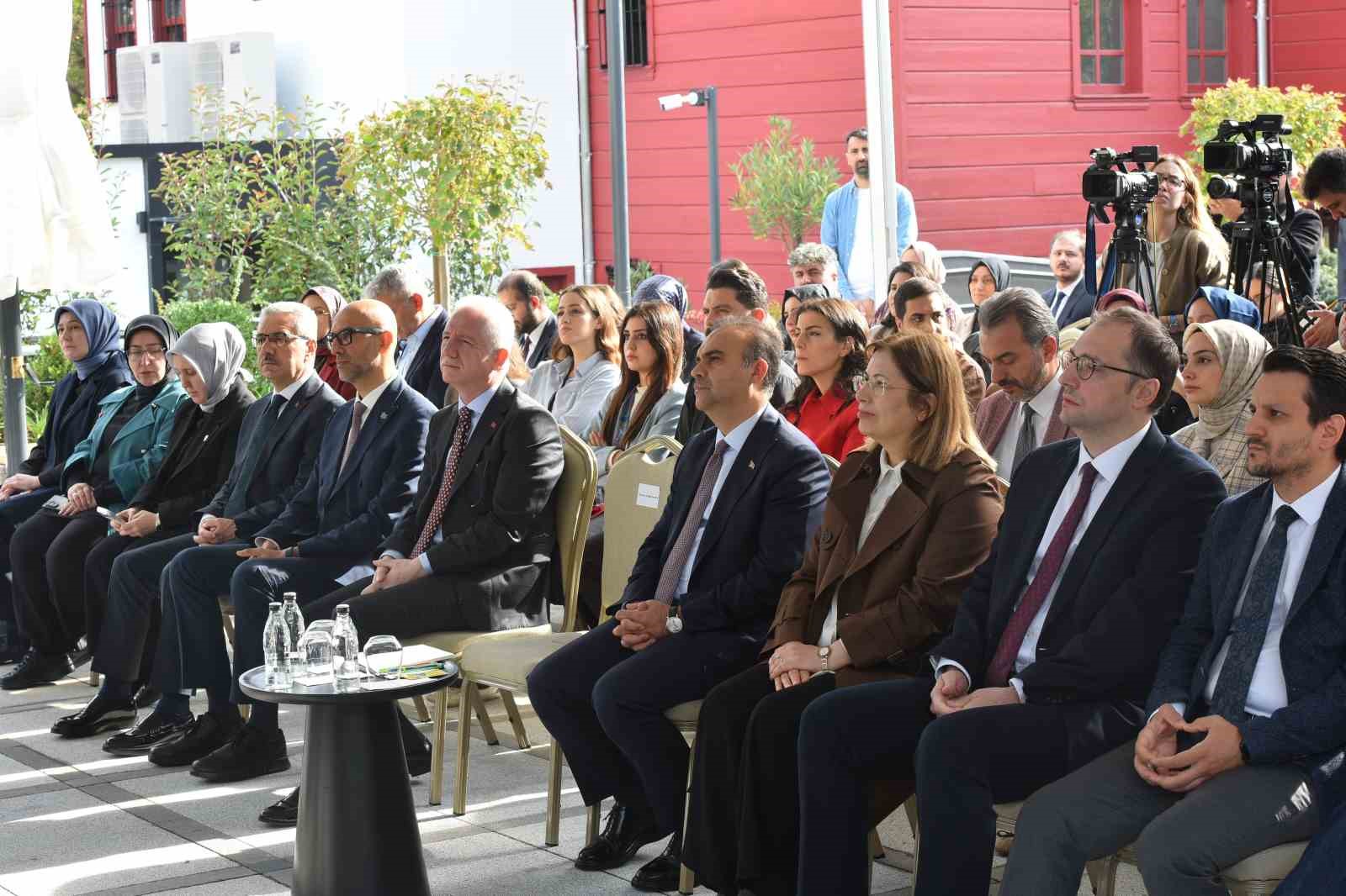 Bakan Kacır: "Kadınların bilimde ve üretimde güçlü bir şekilde yer alması, ülkemizin kalkınmasının temel anahtarıdır"