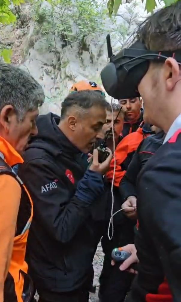 Yazılı Kanyon’da mahsur kalanlara dron ile ulaştırılan telsiz, kurtuluşun habercisi oldu