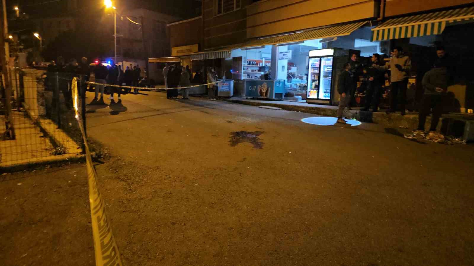 Boşanma aşamasındaki eşini ve araya giren genci vurdu