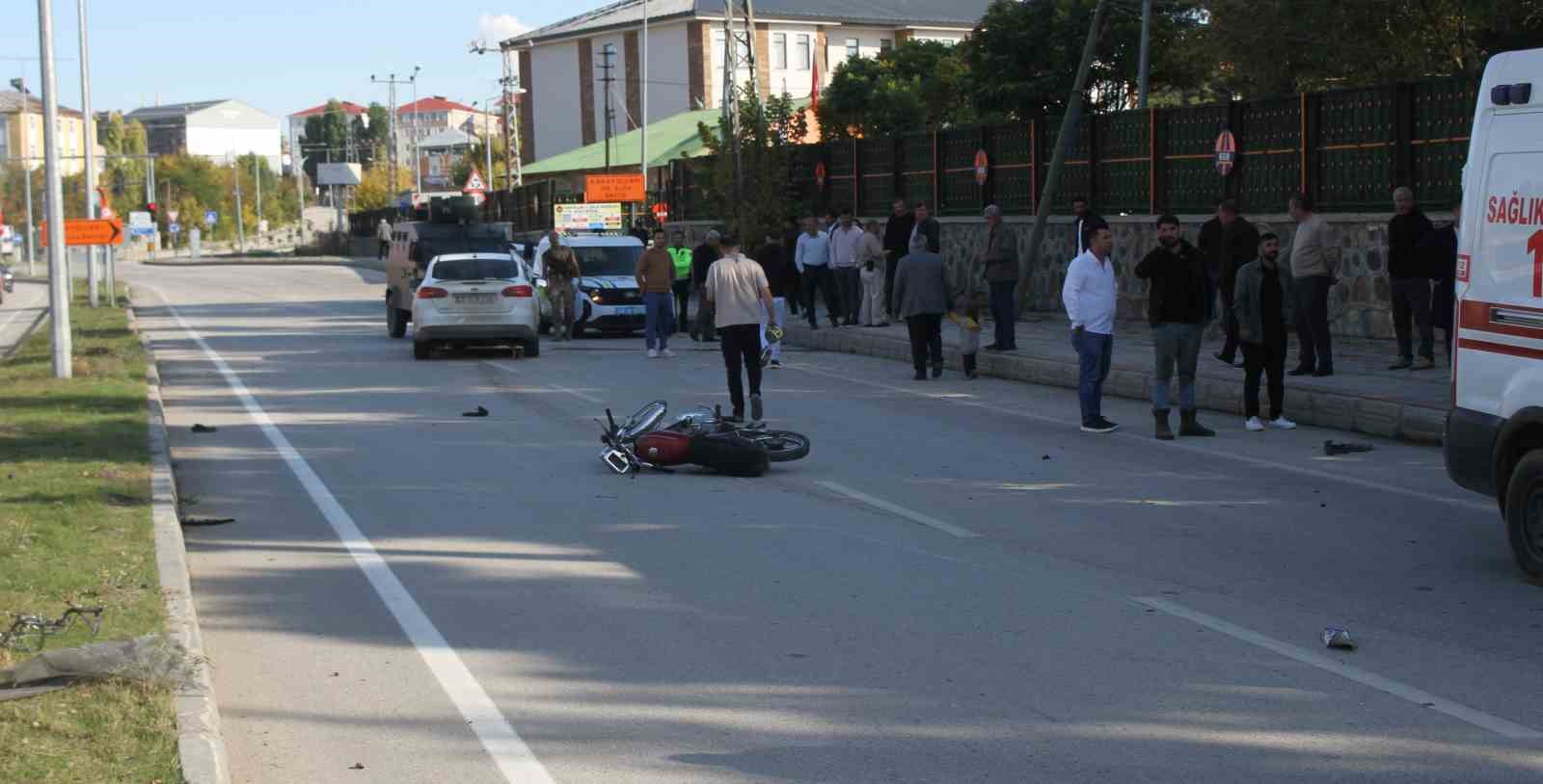 Malazgirt’te otomobille motosiklet çarpıştı: 2 ölü