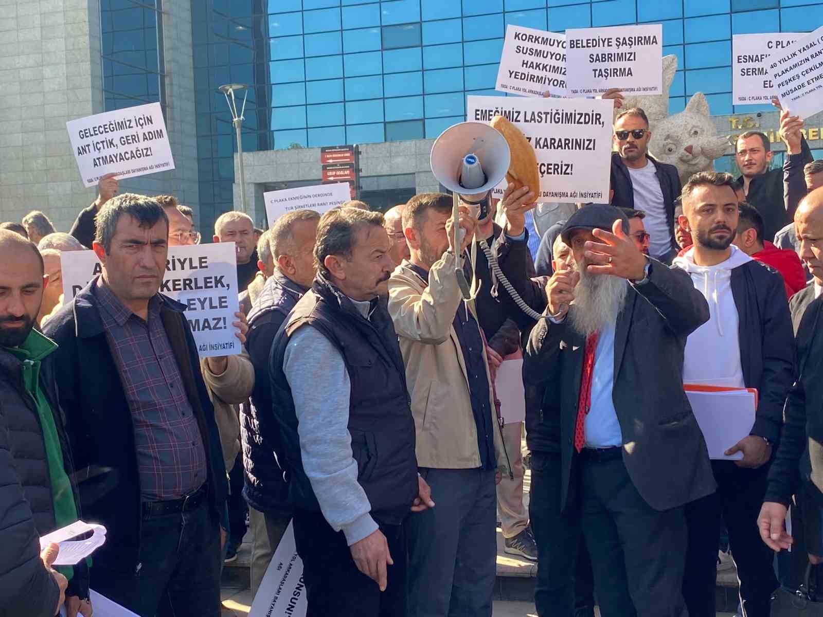 C plaka sahibi servisçilerden ABB önünde ihale tepkisi